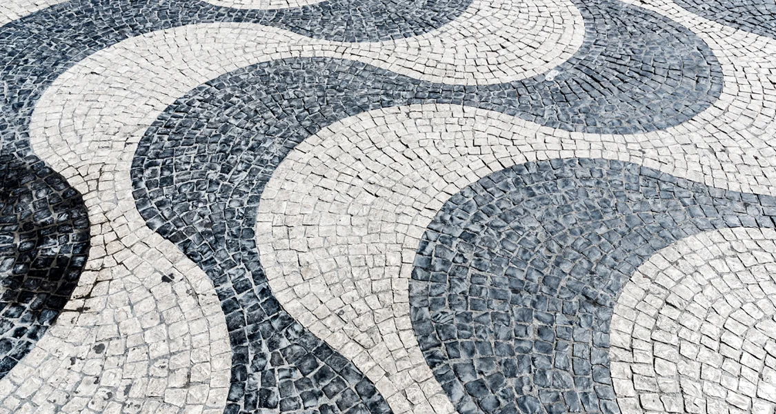 Lisbon in back and white - Lisbon Tour - Real Embrace Portugal - Tours & Jewish Heritage